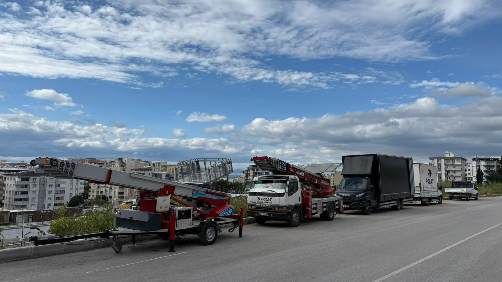 Polat Nakliyat araç filosu: mobil asansörler, kapalı kasa kamyonlar ve kamyonet